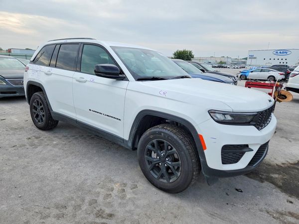 2025 JEEP GRAND CHEROKEE Laredo, Altitude