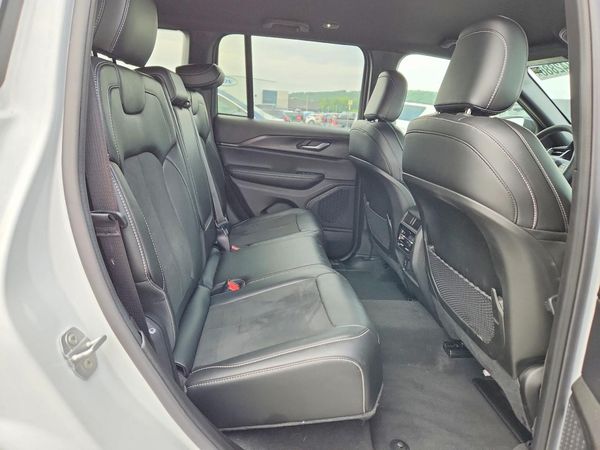 2025 JEEP GRAND CHEROKEE Laredo, Altitude