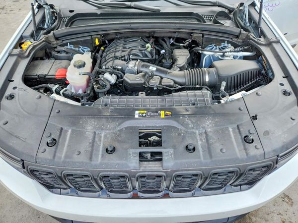2025 JEEP GRAND CHEROKEE Laredo, Altitude