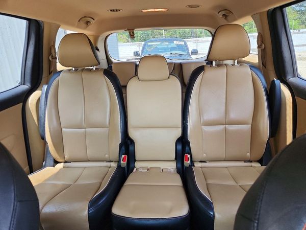 2016 KIA SEDONA LX - Middle-low