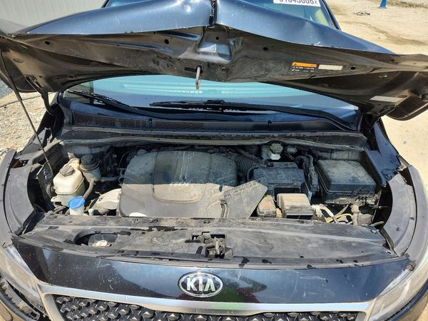 2016 KIA SEDONA LX - Middle-low