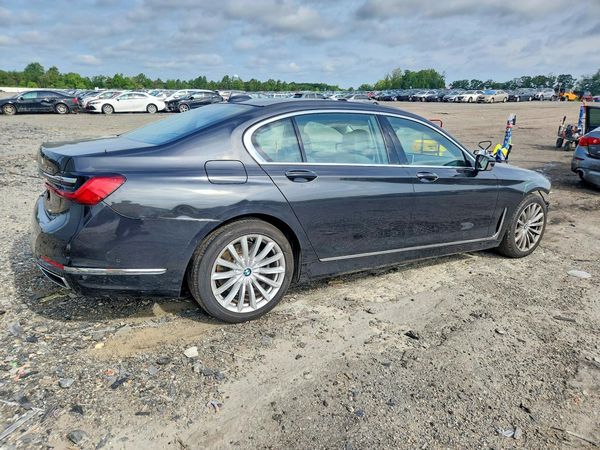 2021 BMW 740