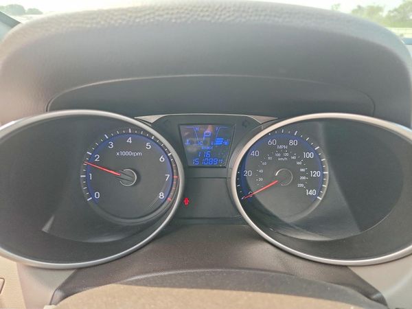 2015 HYUNDAI TUCSON GLS (Middle)
