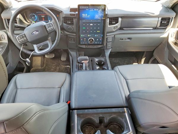 2025 FORD F150 XLT