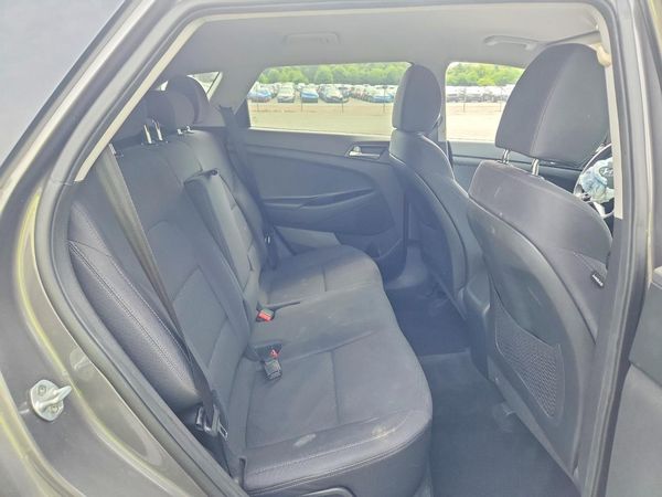 2020 HYUNDAI TUCSON SE