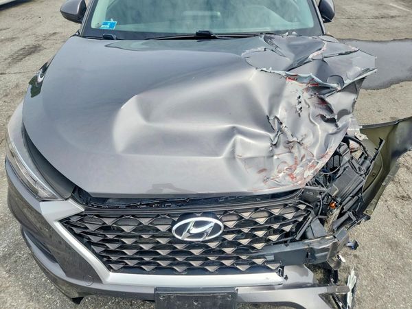 2020 HYUNDAI TUCSON SE