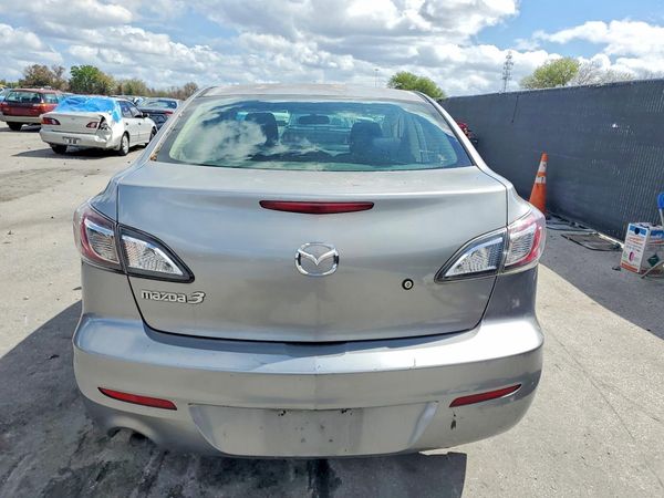 2013 MAZDA MAZDA 3 SV/Base