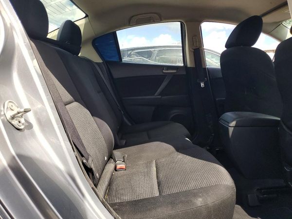 2013 MAZDA MAZDA 3 SV/Base