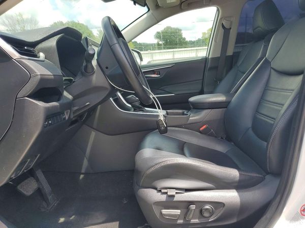 2019 TOYOTA RAV4 XLE Premium