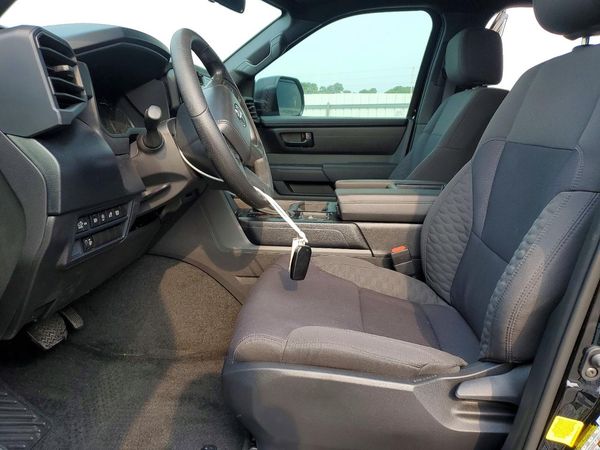 2026 TOYOTA TUNDRA SR