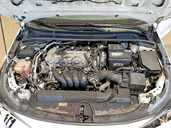2020 TOYOTA COROLLA LE — Engine bay