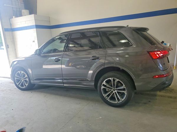 2025 AUDI Q7 quattro Premium Plus
