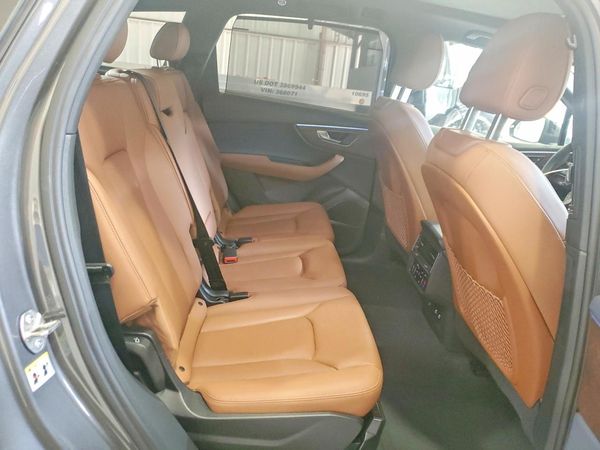 2025 AUDI Q7 quattro Premium Plus