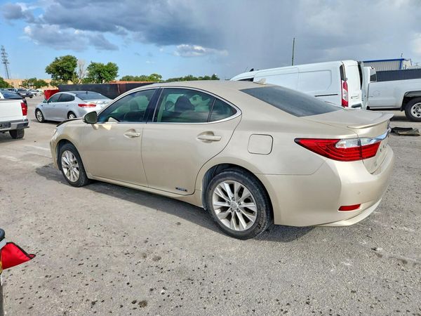 2013 LEXUS ES 300h