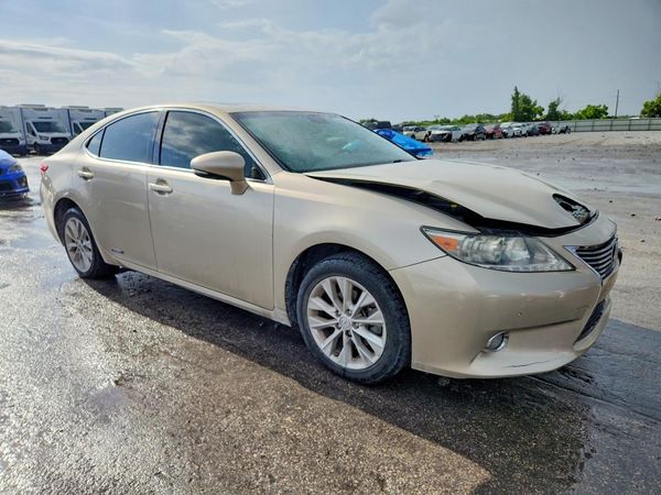 2013 LEXUS ES 300h