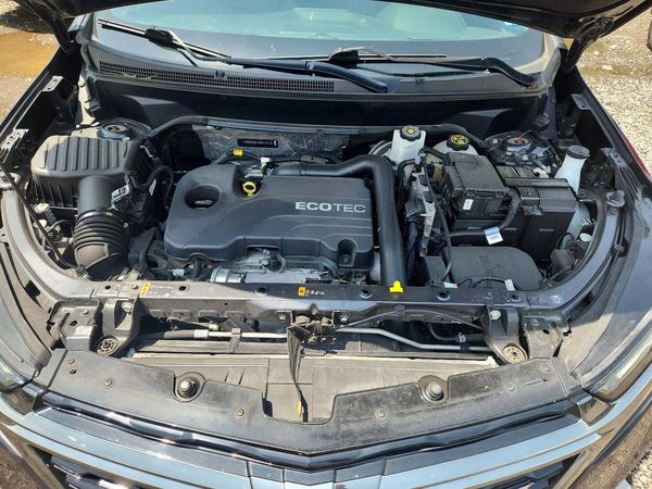 2022 CHEVROLET EQUINOX RS (3LT) — Engine bay