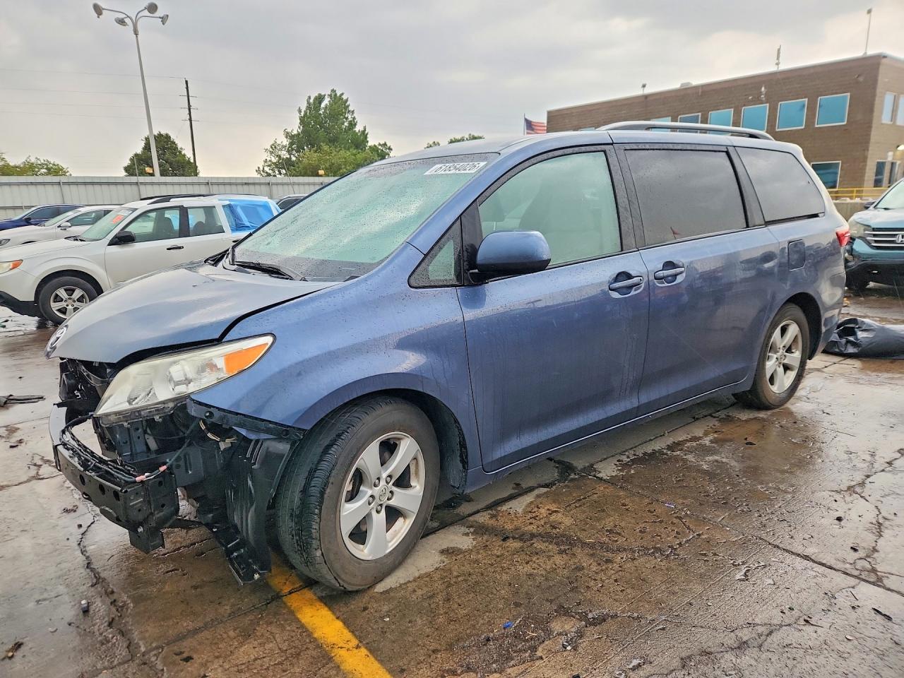 2015 TOYOTA SIENNA