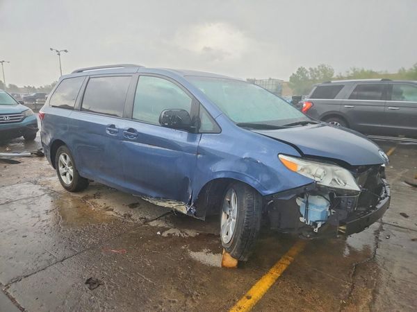 2015 TOYOTA SIENNA