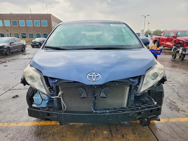 2015 TOYOTA SIENNA