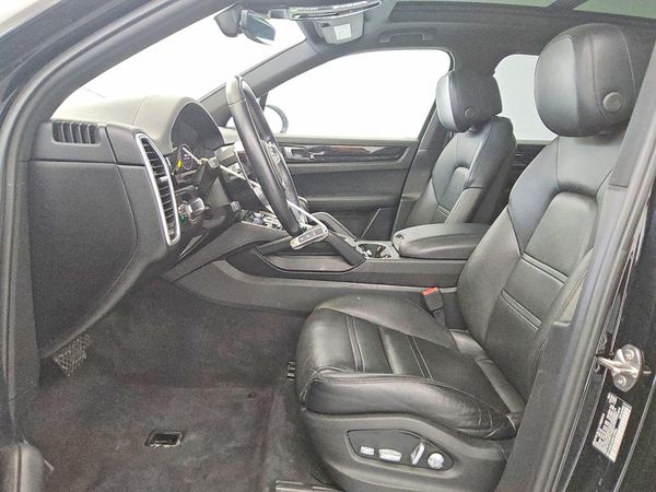 2019 PORSCHE CAYENNE