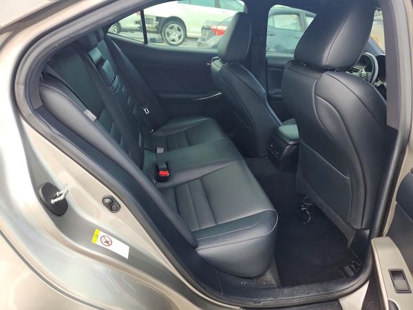 2018 LEXUS IS 300