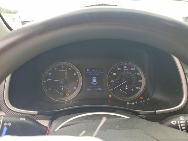 2020 HYUNDAI TUCSON SE