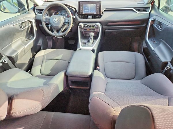 2020 TOYOTA RAV4 LE