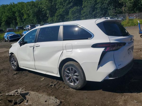 2025 TOYOTA SIENNA LE — DSRA