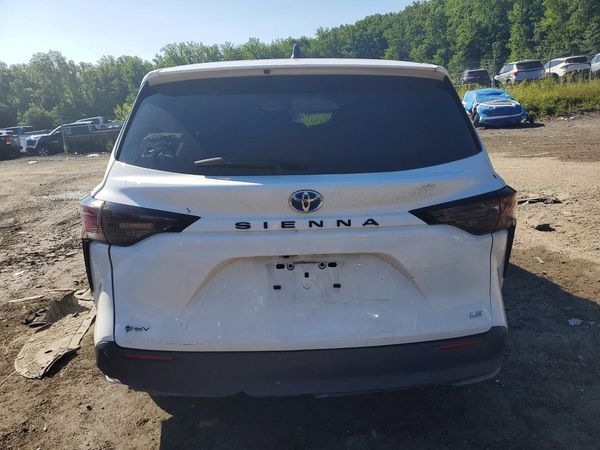 2025 TOYOTA SIENNA LE — DIRR