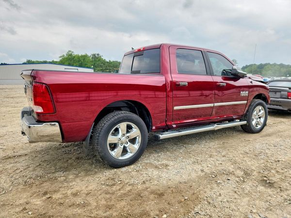 2017 RAM 1500 SLT CREW CAB 4X4