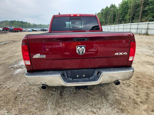 2017 RAM 1500 SLT CREW CAB 4X4