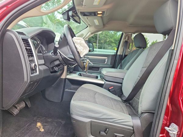 2017 RAM 1500 SLT CREW CAB 4X4