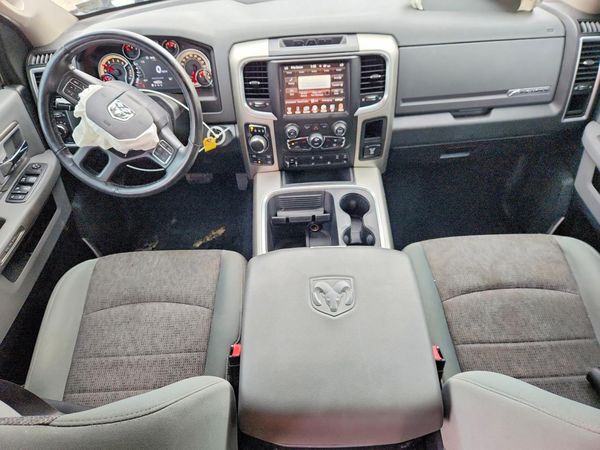 2017 RAM 1500 SLT CREW CAB 4X4
