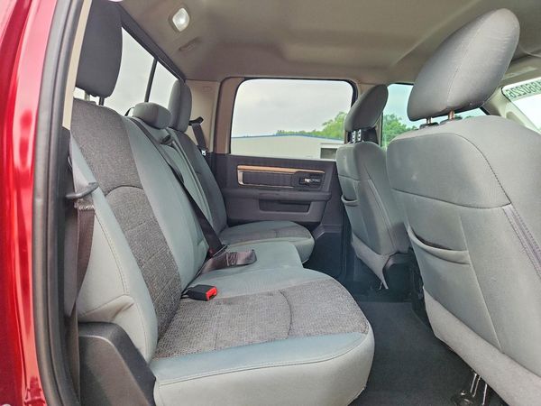 2017 RAM 1500 SLT CREW CAB 4X4