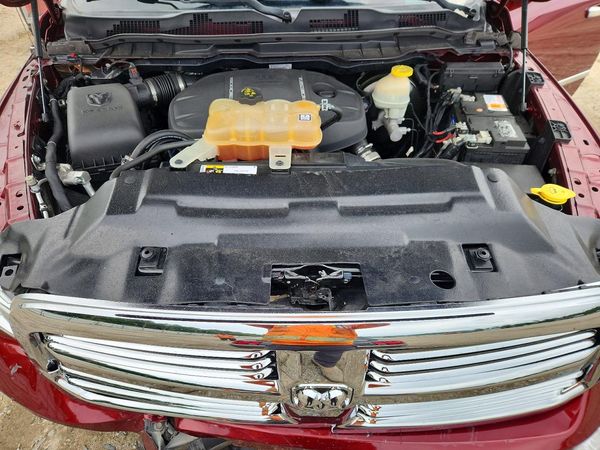2017 RAM 1500 SLT CREW CAB 4X4