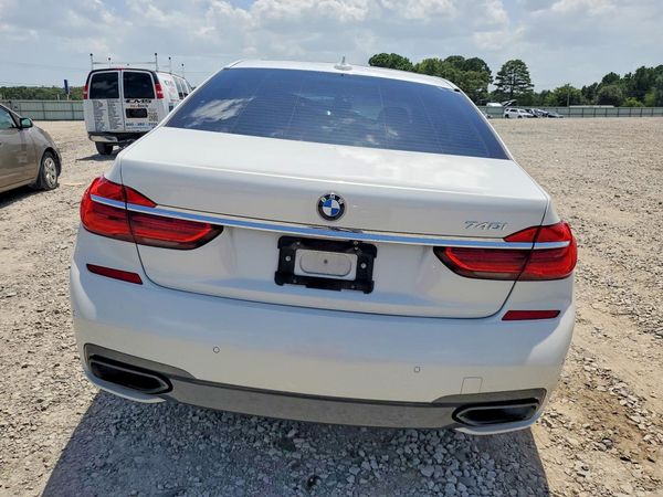 2016 BMW 740