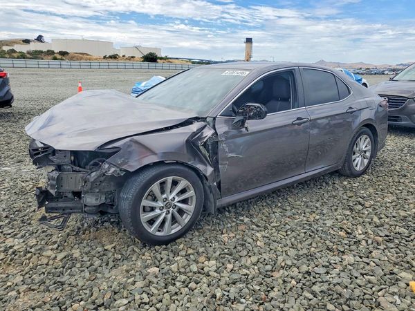 2024 TOYOTA CAMRY LE — Front 3/4