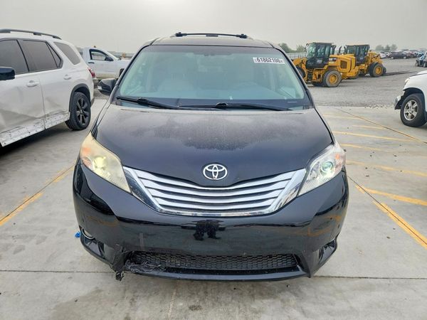 2014 TOYOTA SIENNA