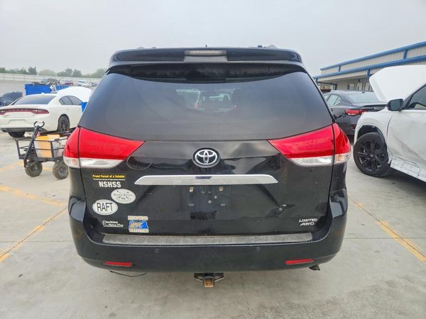 2014 TOYOTA SIENNA