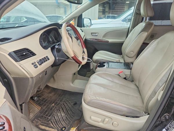 2014 TOYOTA SIENNA
