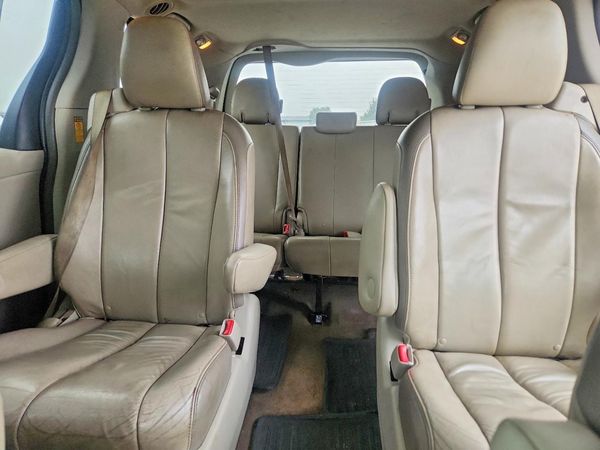2014 TOYOTA SIENNA