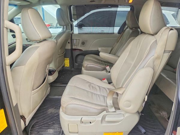 2014 TOYOTA SIENNA