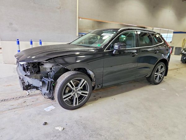 2021 VOLVO XC60 Momentum