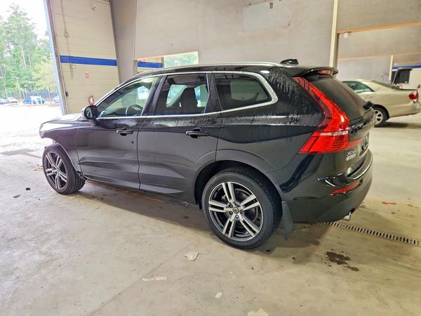 2021 VOLVO XC60 Momentum