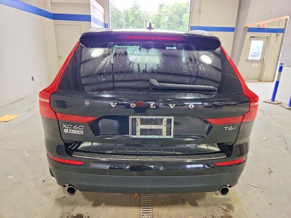 2021 VOLVO XC60 Momentum
