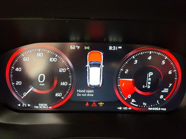 2021 VOLVO XC60 Momentum