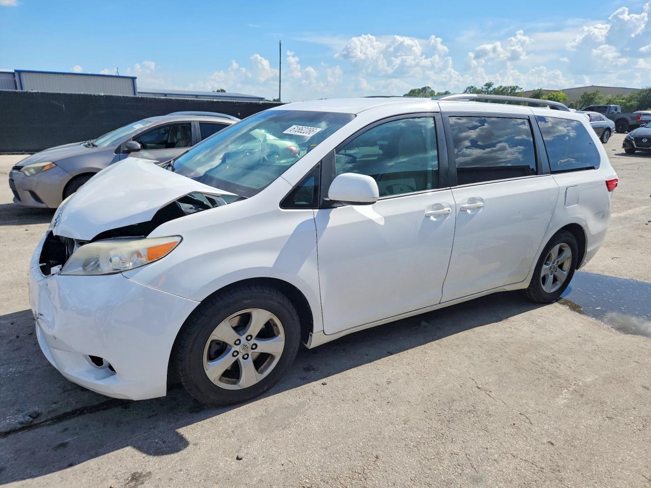 2015 TOYOTA SIENNA