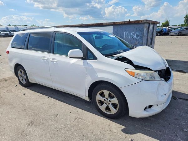 2015 TOYOTA SIENNA