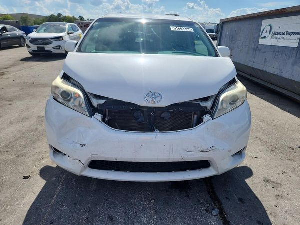 2015 TOYOTA SIENNA