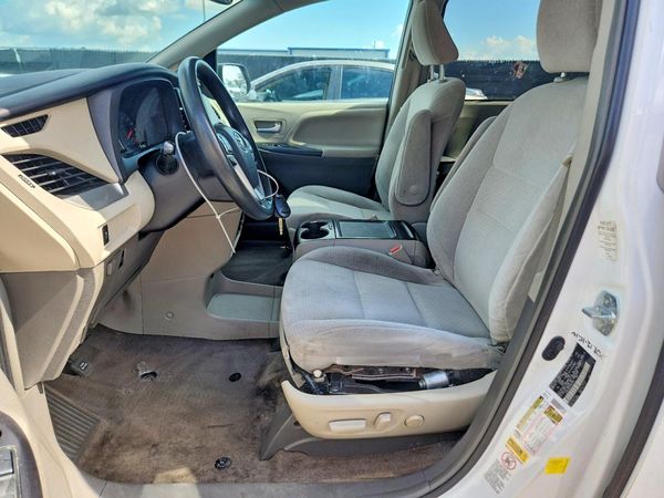 2015 TOYOTA SIENNA